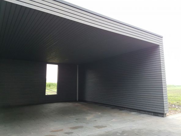 Doppelcarport mit Leistenverkleidung